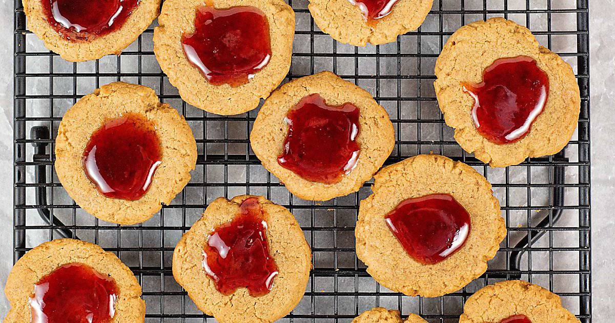 Flourless Peanut Butter and Jelly Cookies (low sugar & full of protein)