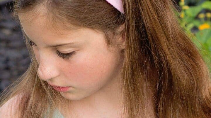 Want to learn how to sew a headband?  This super simple DIY Headband Tutorial is about the easiest headband to you can make.  