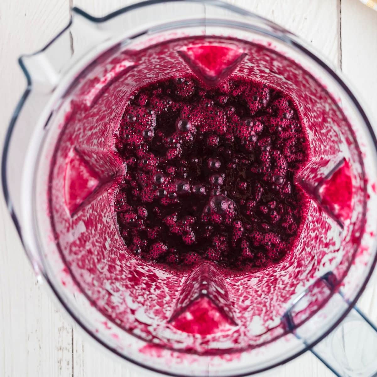 How to make homemade blueberry lemonade from scratch