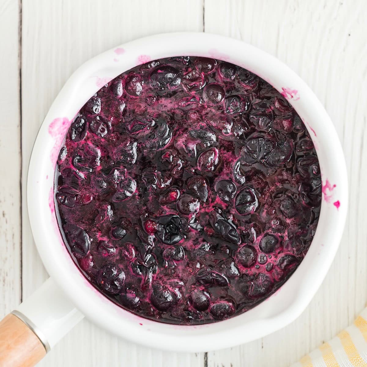 How to make homemade blueberry lemonade from scratch