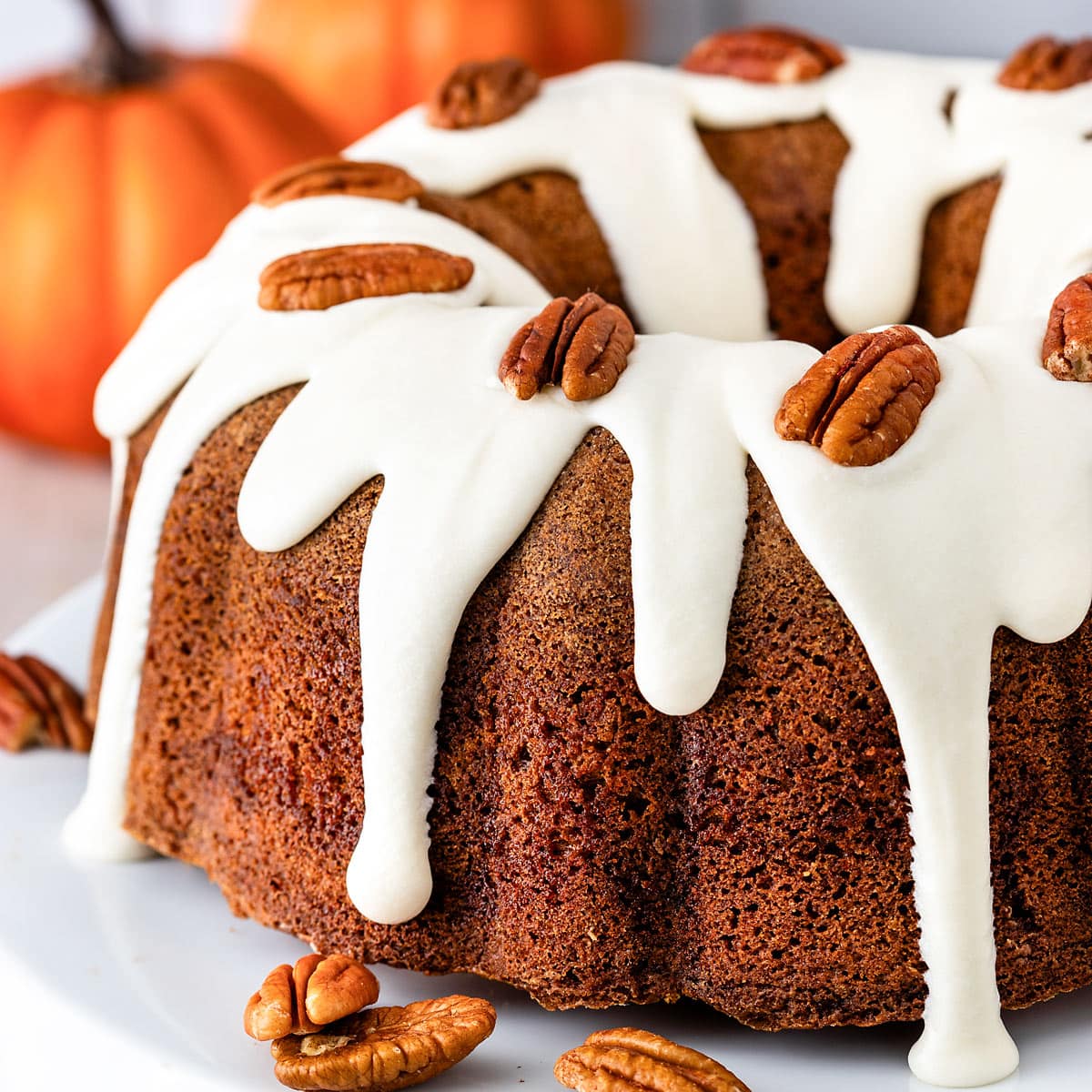 pumpkin bundt cake with cream cheese frostung