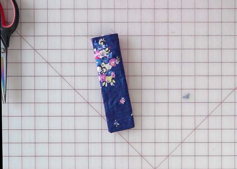 how to make a fabric book mark